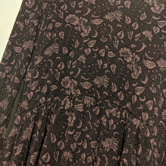 American Eagle soft & sexy floral cold shoulder cutout peplum top - Picture 4 of 8